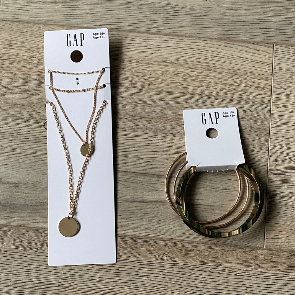 GAP Gold Layering Necklace and Green Bangle Bundle BNWT